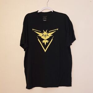 Pokemon Team Instinct Women's Medium Black and Yellow Tee
